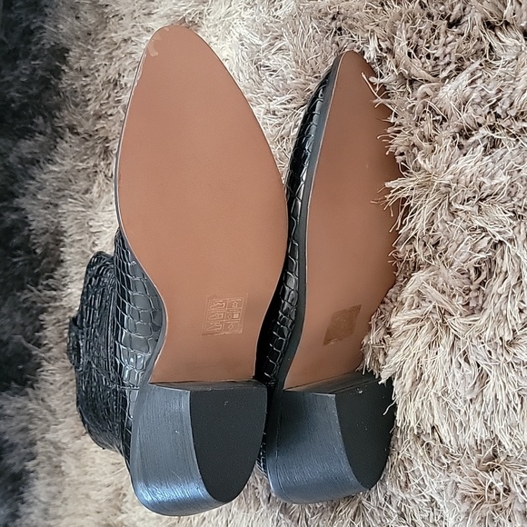 Boots - Picture 5 of 12